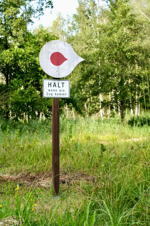 Halt wenn ein Zug kommt!